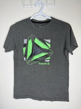🔥2 for $10🔥 Reebok Boys Gray Graphic Tee with Green Accent Medium (8)